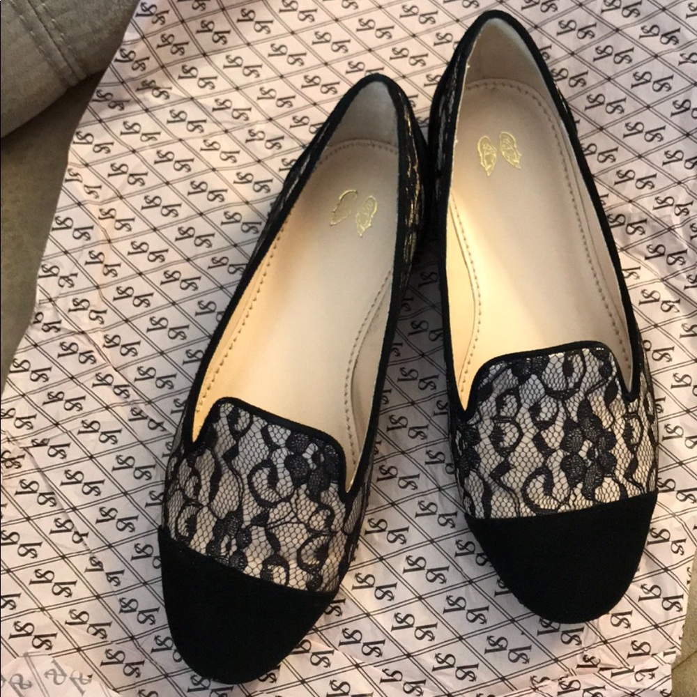 Victoria’s  secret laced accented flats